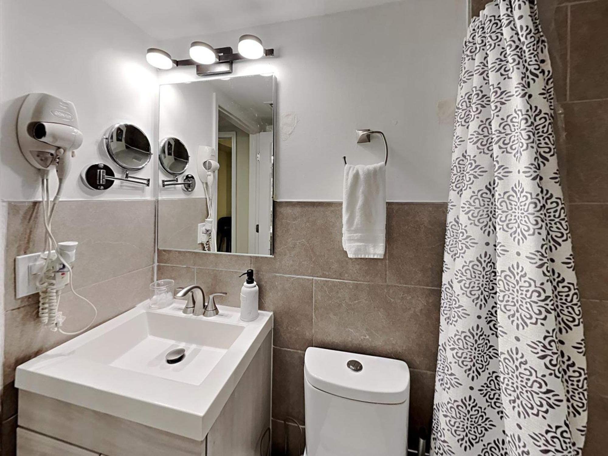 Private Rooms At Miami Centrally Located With Free Parking Экстерьер фото