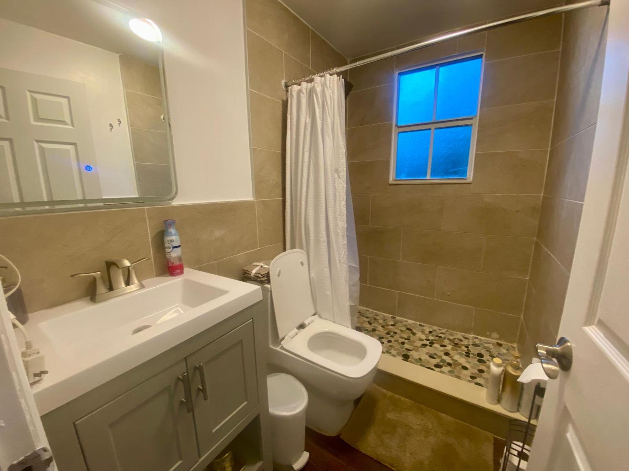 Private Rooms At Miami Centrally Located With Free Parking Экстерьер фото