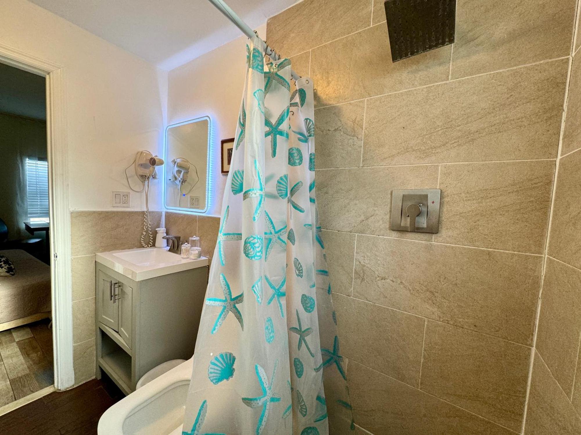 Private Rooms At Miami Centrally Located With Free Parking Экстерьер фото