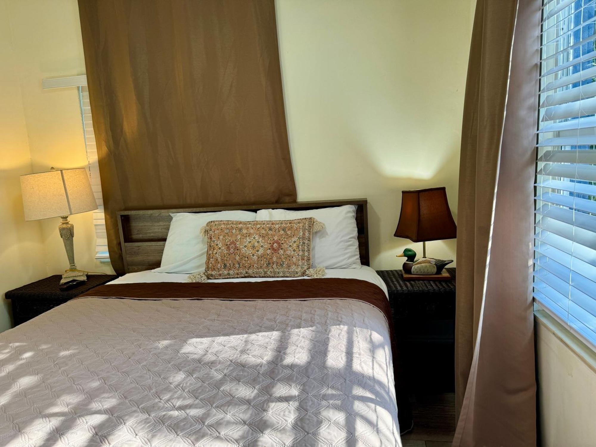 Private Rooms At Miami Centrally Located With Free Parking Экстерьер фото